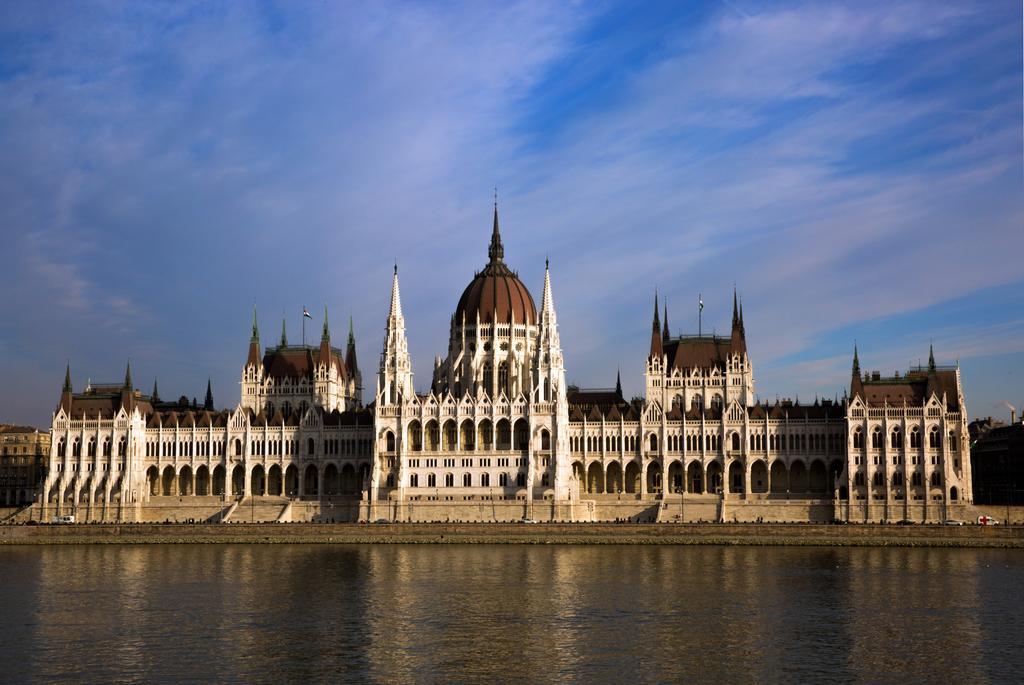 Chain Bridge Studio Apartment Budapest Luaran gambar