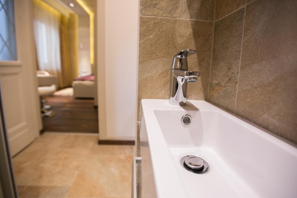 Chain Bridge Studio Apartment Budapest Luaran gambar